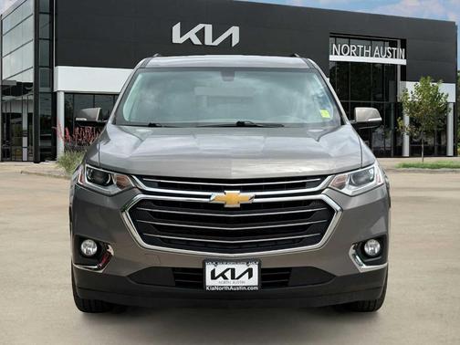 Pepperdust Metallic 2019 Chevrolet Traverse LT Cloth