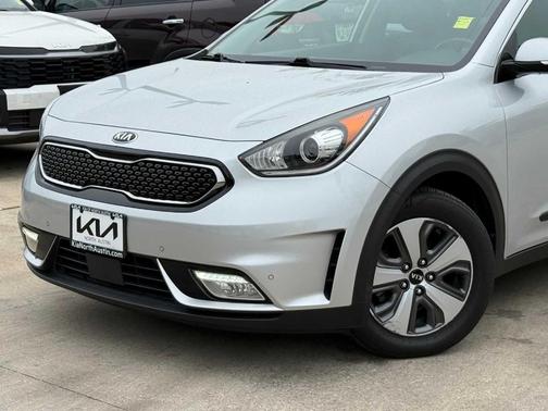 Silky Silver 2018 Kia Niro EX