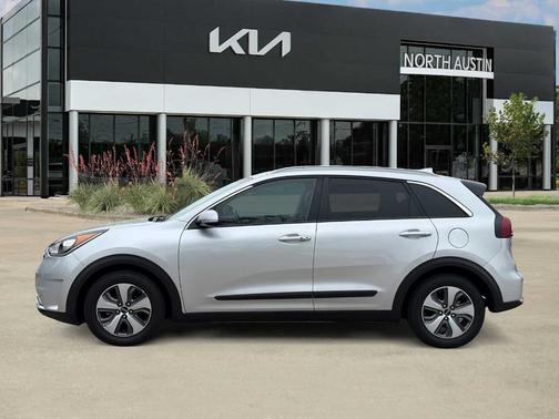 Silky Silver 2018 Kia Niro EX
