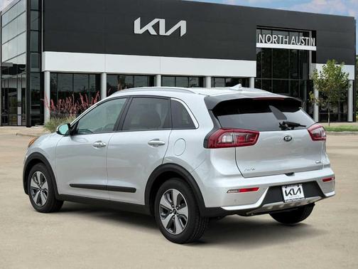 Silky Silver 2018 Kia Niro EX