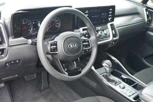 Everlasting Silver 2021 Kia Sorento LX