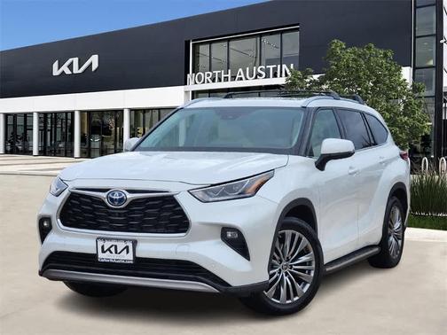 2022 Toyota Highlander Hybrid Platinum