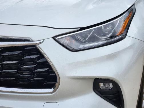 2022 Toyota Highlander Hybrid Platinum