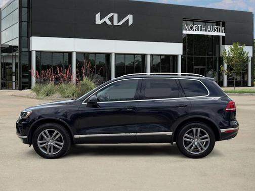 Black 2015 Volkswagen Touareg Sport