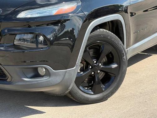 Diamond Black 2018 Jeep Cherokee Latitude