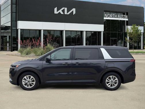 Metal 2023 Kia Carnival LX