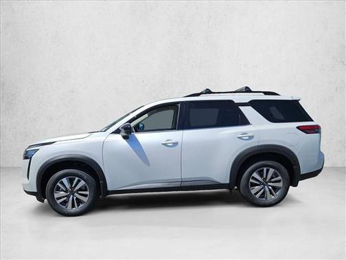 Everest White Pearl Tricoat 2026 Nissan Pathfinder SL