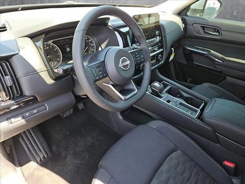 2025 Nissan Pathfinder SV FWD