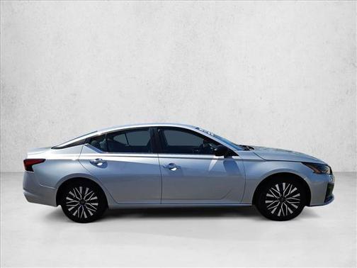 Brilliant Silver Metallic 2024 Nissan Altima 2.5 SV