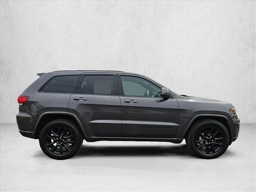 Granite Crystal Metallic Clearcoat 2020 Jeep Grand Cherokee Altitude