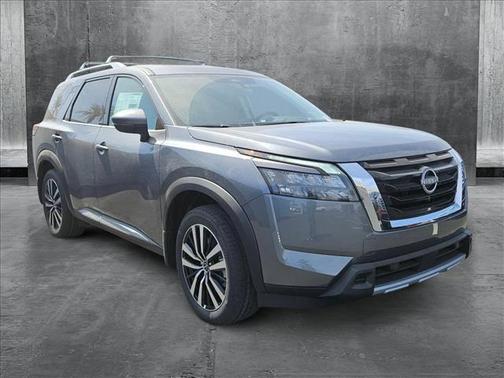 2025 Nissan Pathfinder Platinum 4WD