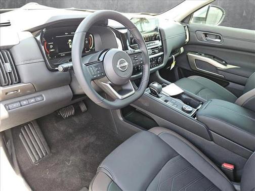 2025 Nissan Pathfinder Platinum 4WD