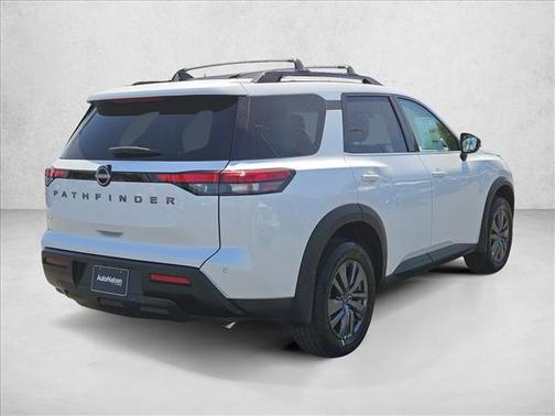 Everest White Pearl Tricoat 2026 Nissan Pathfinder SV