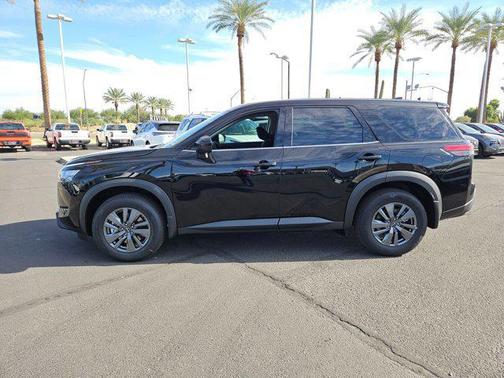 2025 Nissan Pathfinder S FWD