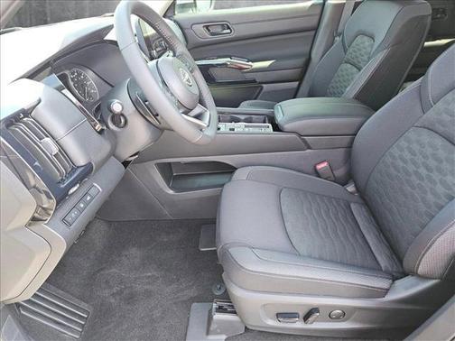 2025 Nissan Pathfinder SV FWD