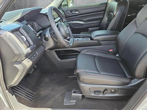 2025 Nissan Pathfinder SL FWD