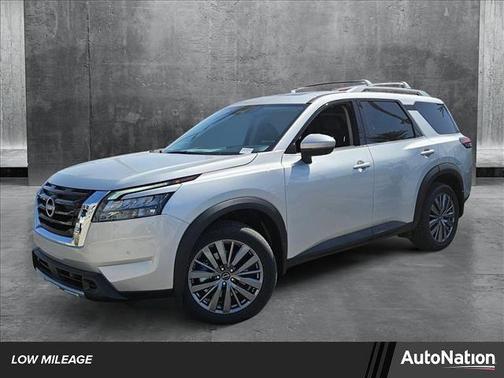 2025 Nissan Pathfinder SL FWD