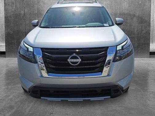2025 Nissan Pathfinder SL FWD