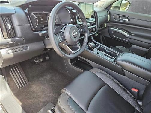 2025 Nissan Pathfinder SL FWD