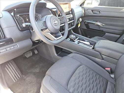 2025 Nissan Pathfinder SV FWD