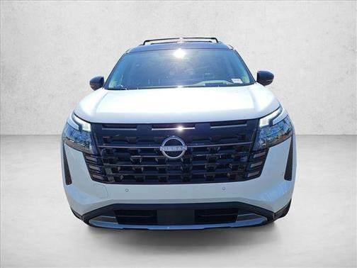Everest White Pearl Tricoat/Super Black 2026 Nissan Pathfinder Platinum