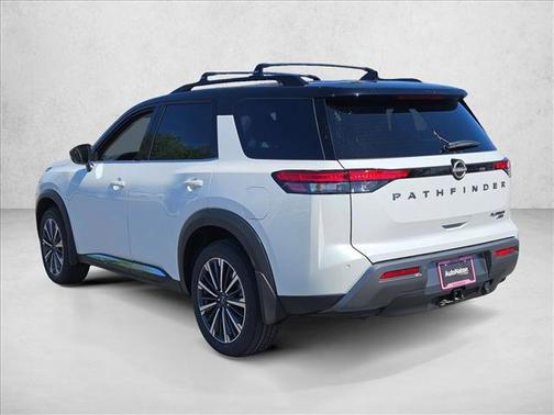 Everest White Pearl Tricoat/Super Black 2026 Nissan Pathfinder Platinum