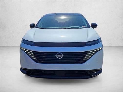 Everest White Pearl Tricoat/Super Black 2026 Nissan Murano Platinum