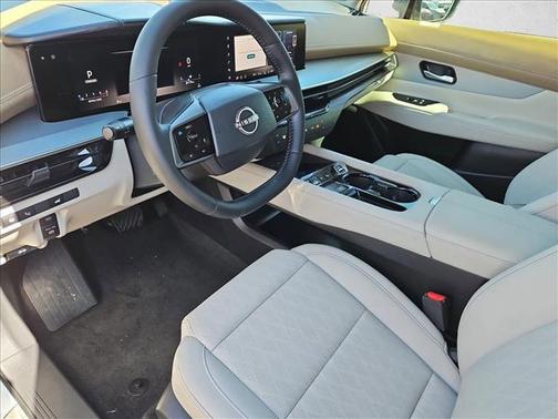 Everest White Pearl Tricoat/Super Black 2026 Nissan Murano Platinum