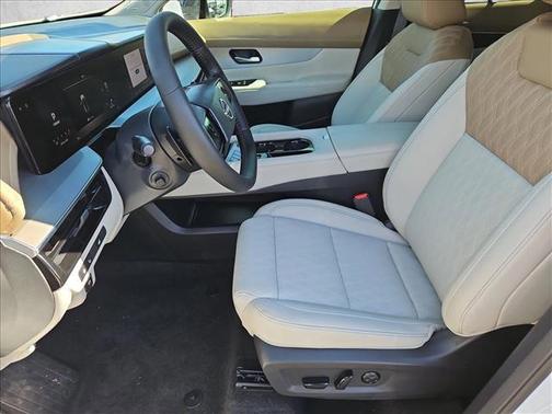 Everest White Pearl Tricoat/Super Black 2026 Nissan Murano Platinum