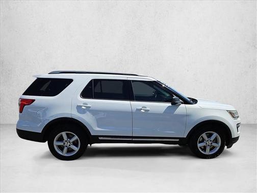 Oxford White 2018 Ford Explorer XLT