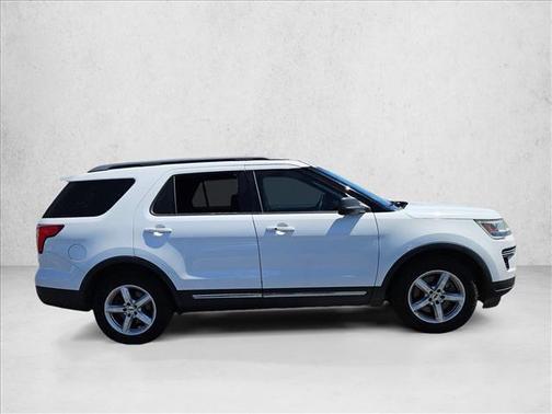 Oxford White 2018 Ford Explorer XLT