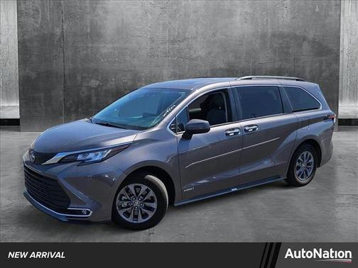 2021 Toyota Sienna XLE 8 Passenger
