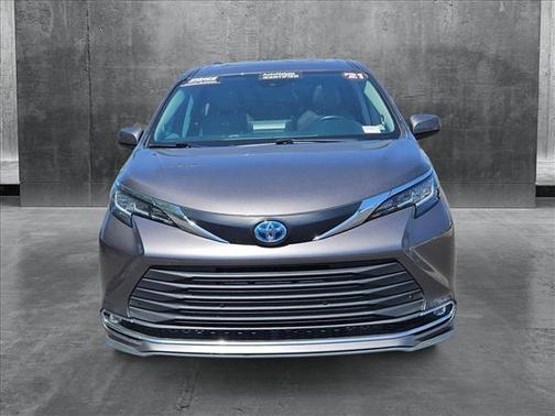 2021 Toyota Sienna XLE 8 Passenger