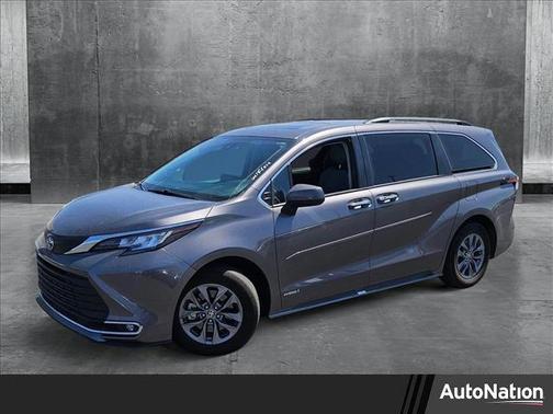2021 Toyota Sienna XLE 8 Passenger