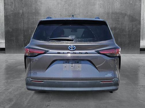 2021 Toyota Sienna XLE 8 Passenger