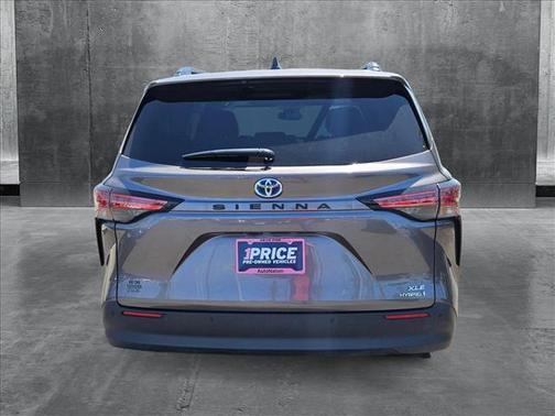 2021 Toyota Sienna XLE 8 Passenger