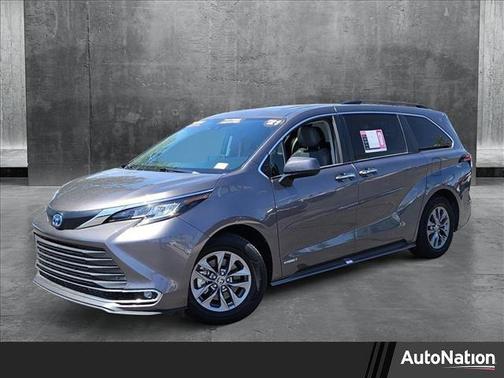 2021 Toyota Sienna XLE 8 Passenger