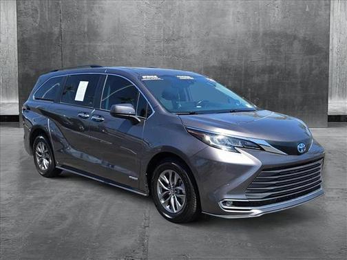 2021 Toyota Sienna XLE 8 Passenger