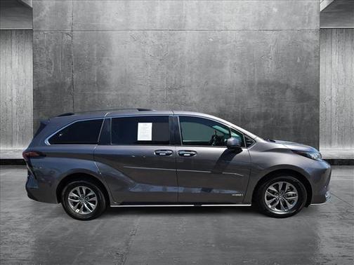 2021 Toyota Sienna XLE 8 Passenger