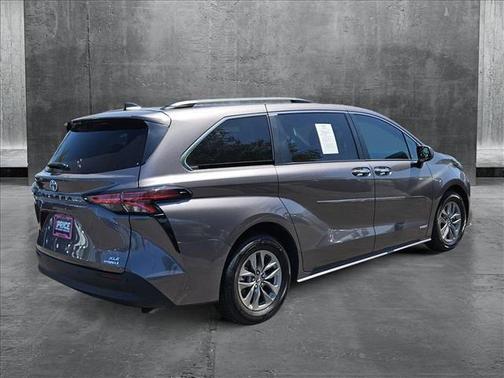 2021 Toyota Sienna XLE 8 Passenger