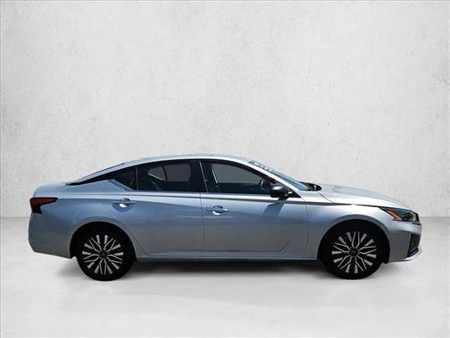 Brilliant Silver Metallic 2024 Nissan Altima 2.5 SV