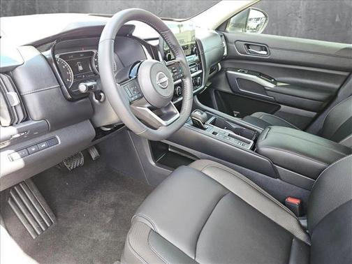 2025 Nissan Pathfinder SL FWD