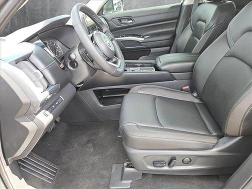 2025 Nissan Pathfinder SL FWD
