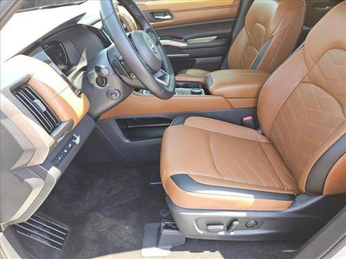 2025 Nissan Pathfinder Platinum 4WD