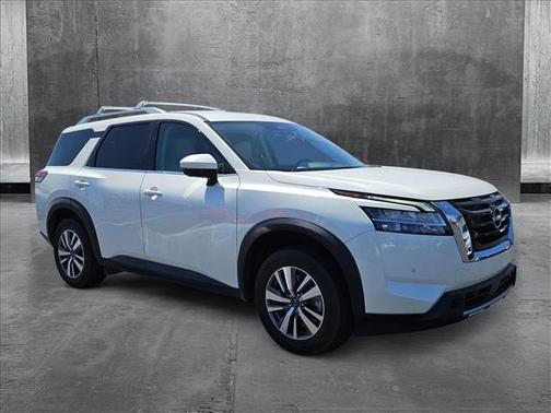 2023 Nissan Pathfinder SL FWD