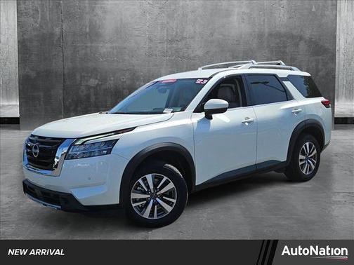 2023 Nissan Pathfinder SL FWD