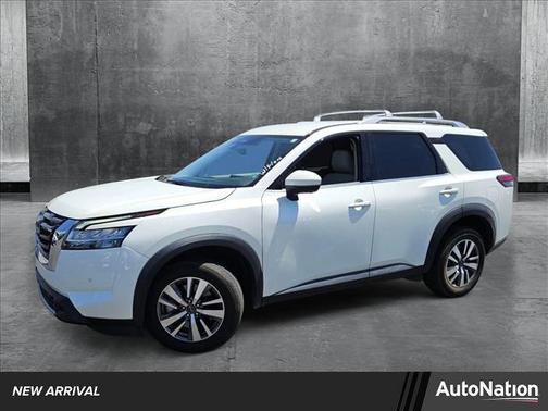 2023 Nissan Pathfinder SL FWD