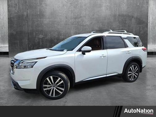 2025 Nissan Pathfinder Platinum FWD