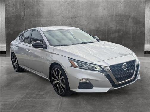 Photo 3 of 23 of 2021 Nissan Altima 2.5 SR