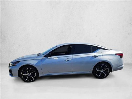 2025 Nissan Altima SR FWD